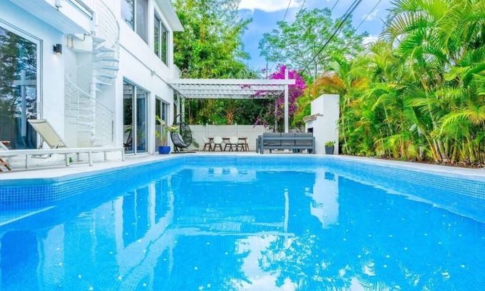 Southside House | New! Beach Villa - Downtown - 6 Beds