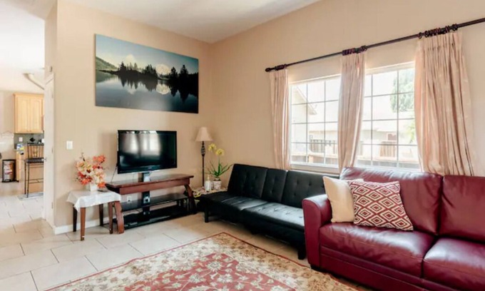 Northside House | New Beautiful House with Open Kitchen, Large Bedrooms and Living-room