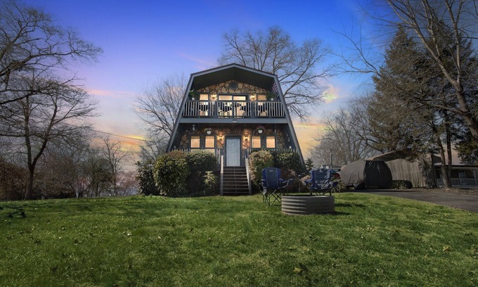 Rutledge House | NEW! Beautiful Lakeview Chateau with Stunning Views