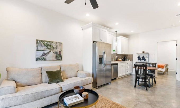 Lafayette House | NEW*Bourbon House*KING Bed*Luxury Amenities*WiFi