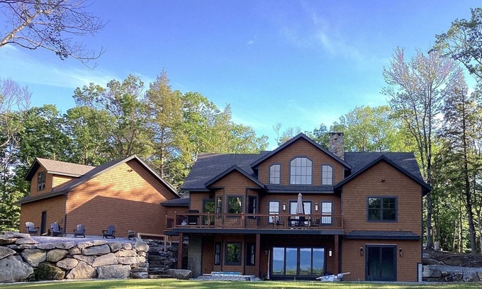 Sandwich House | NEW BUILD! Mountain views, minutes from Squam's Sandwich Beach and boat ramp!