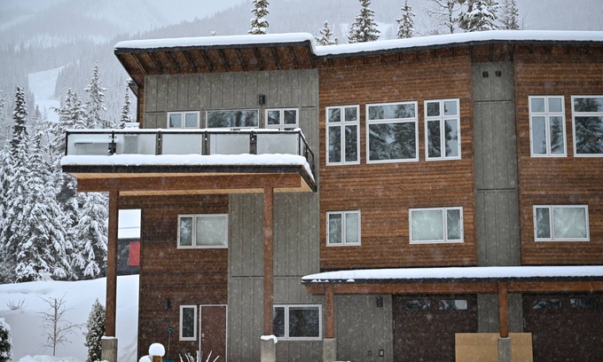 Golden House | New built, modern ski-in/ski-out home with great views of Columbia River Valley