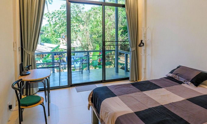 Ko Chang House | New bungalow with WiFi, AC and huge balcony in welcoming Koh Chang