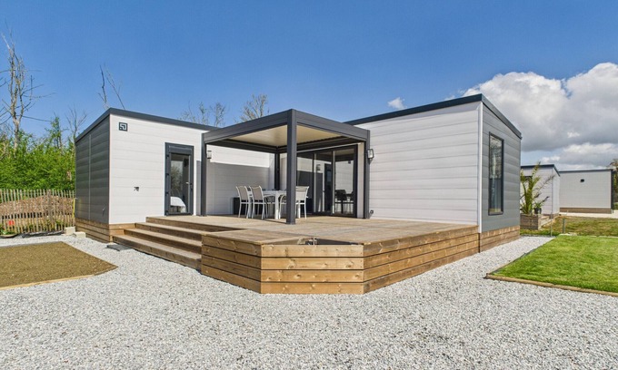 Saint-Gilles-Croix-de-Vie Ski Chalet | New chalet for 6 with year-round heated pool
