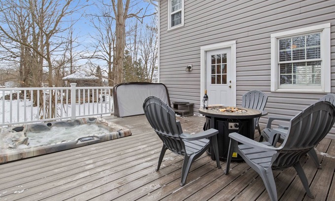 Cayuga House | NEW Cayuga Lake, Hot Tub, Dog Friendly, Wine Trail