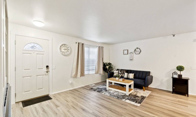 Lake Hills House | NEW! Central Bellevue Guesthouse