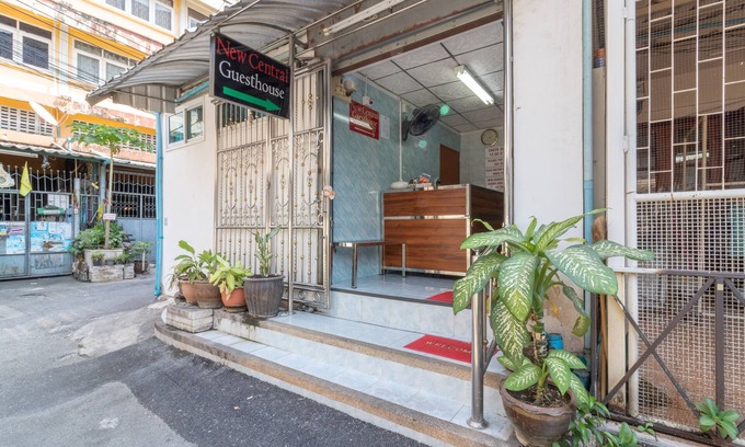 Wat Bowon Niwet House | New Central Guesthouse