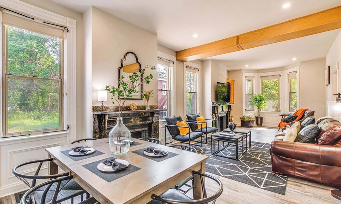 East Allegheny House | New!Central+W/FreeParkin+GYM