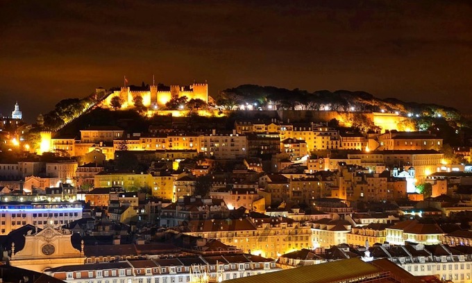 Bairro Alto House | NEW! Charm that's difficult to resist. W/garage.