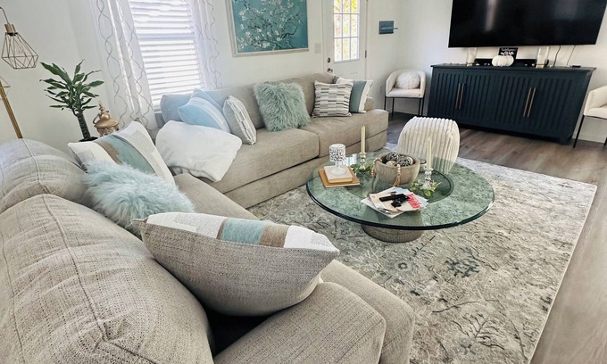 South Glastonbury House | NEW! Charming RiversidenHome-CT RivernPrivate, Spacious, Family & Pet Friendly