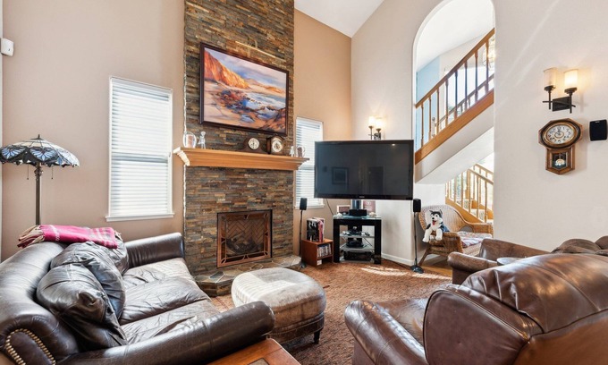 El Granada House | NEW! Coastal Getaway 5-Bedroom Home