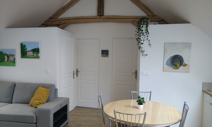 Villorceau Apartment | New: Comfortable apartment near Chambord