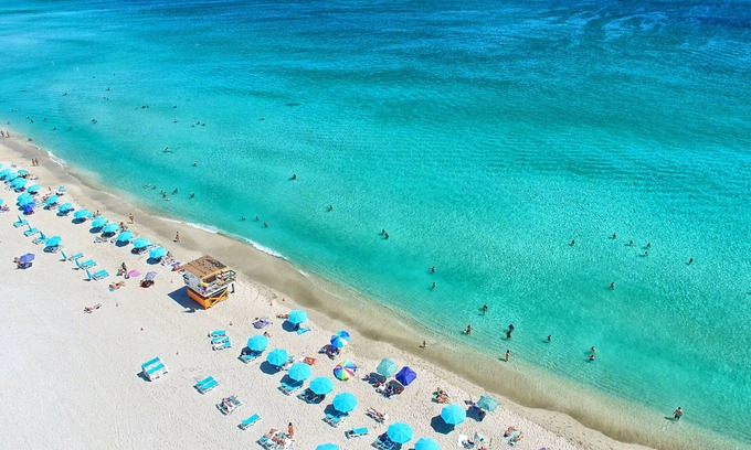Clearwater Beach Condo | New! Condo in exclusive Avalon Club