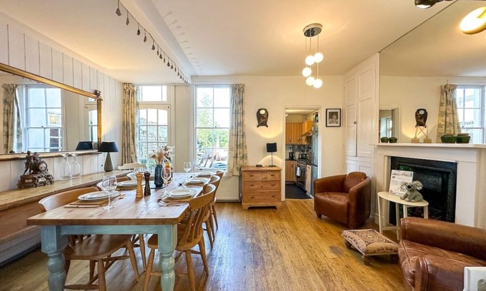 Canterbury House | NEW Cossington House - City Centre 3 Bedroom Home