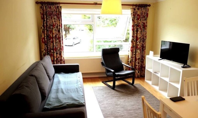 Runnymede Condo | NEW Cosy 2 Bedroom Flat - Englefield Green