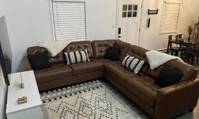 Tobyhanna Ski Chalet | New! Cozy 3 bedroom Chalet w/Hot Tub