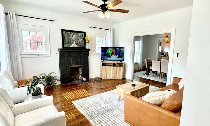 Irvine House | NEW! Cozy downtown 3/2 home w/ king bed. Close to Red River Gorge, Berea, Lex