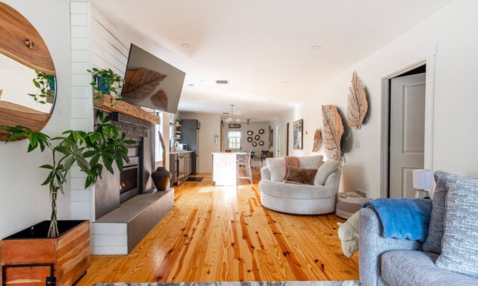 Kerhonkson House | NEW: Cozy One Level w/Hot Tub in Kerhonkson