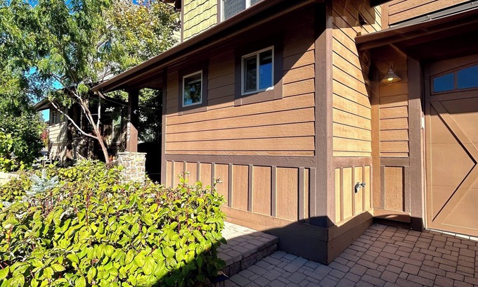 Flagstaff House | New & Cozy Presidio Retreat! Mins to Downtown, Trails & NAU!