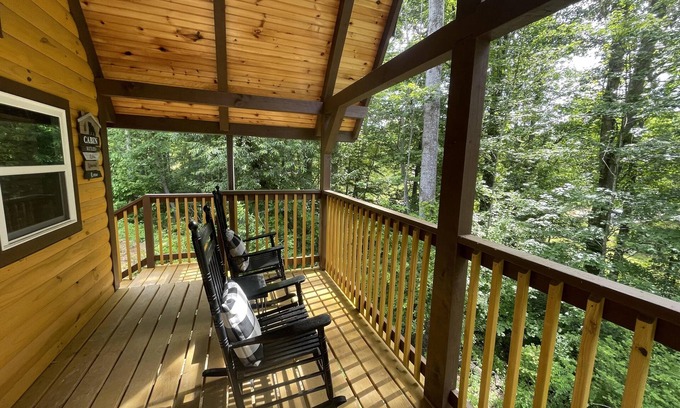 Pine Ridge Cabin | New Cozy Secluded Cabin with wi-fi