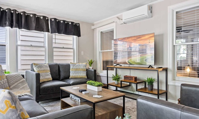 Bonnycastle Apartment | NEW! Cozy Unit in the Heart of the Highlands!