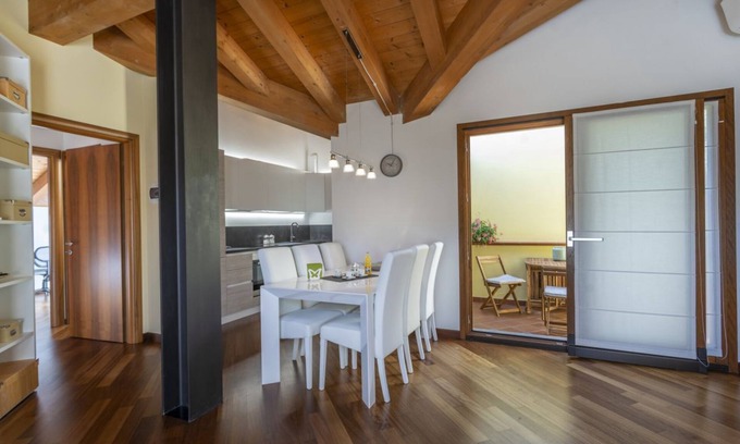 Palmanova Apartment | New Deal-APT with terrace, hot tub & Netflix