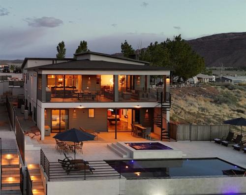 Moab South Valley House | New Exclusive Retreats Desert Vista Heated Pool