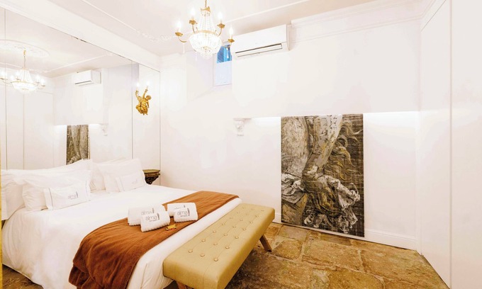 Misericordia Apartment | NEW! Exquisite Cozy Baroque apartment Portuguese Soul, sleeps 2