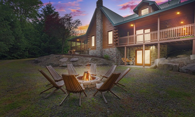 Greentown Cabin | NEW Family Cabin near Lake Wallenpaupack-Hot Tub-Trails