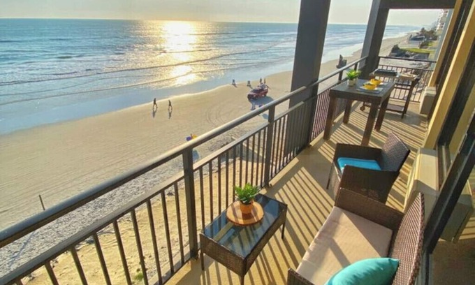 Bridgeport Heights Apartment | NEW Fantastic Ocean Front Studio in Daytona Beach - Up to 6 Guests!