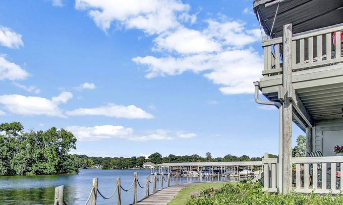 Hot Springs Condo | NEW! Farr Shores Lakefront Retreat. Boat ramp available