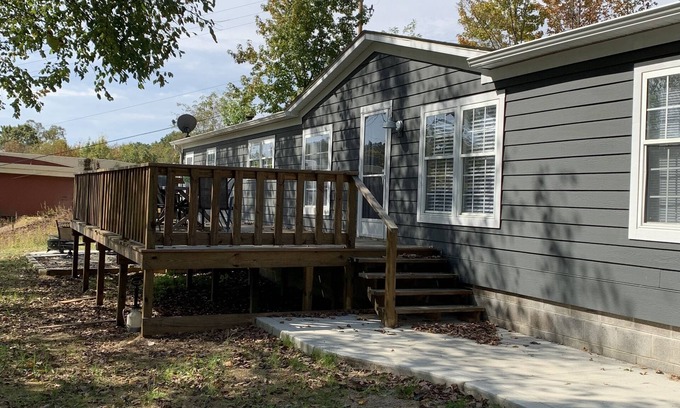 Nelsonville House | New for FALL 2022! The Foundry 15 minutes from Hocking Hills or Ohio University.