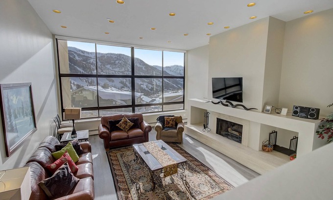 Salt Lake Mountain Resorts House | New, Gadzoom Manor - ski-in/out to Snowbird