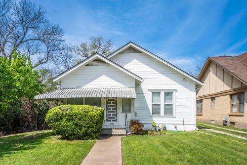 Austin Ave. House | New Gathering Place on Columbus