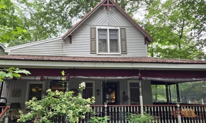 Mount Gretna Heights Cottage | NEW! Getaway Day Cottage