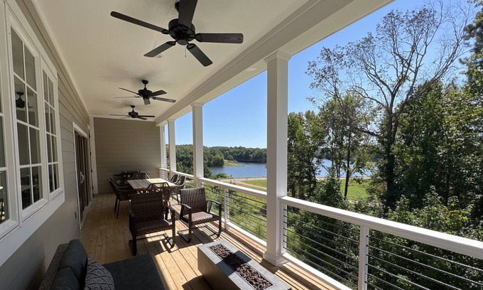 Oxford House | NEW Gorgeous Oxford Rental Close to Everything!