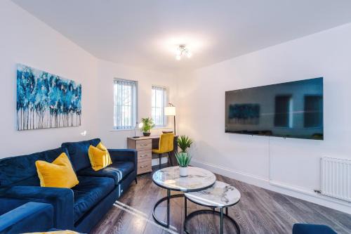 Levenshulme House | NEW!- GORTON PLACE - 4 Bed 3 Bath House In Manchester - FREE Parking - FAST 250 Mbps Wi-Fi - Ideal for Business, Families & Groups - Close to City Centre, Airport, Etihad Stadium - For Best Available Rates contact Greenstay Serviced Accommodation