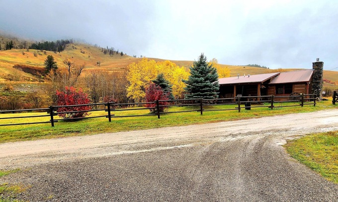 Bozeman Cabin | NEW Guest Ranch Bozeman MT Cabin Lodge on Bridger Creek with mountains & trails