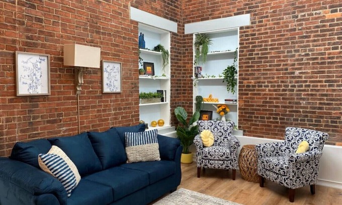 California Apartment | New! Historic and Renovated 3BR Riverside Suite