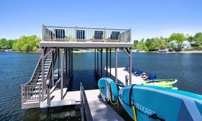 Winchester House | New Home, Dock, Home Theatre, Hot Tub, Fire Pit, Kayaks