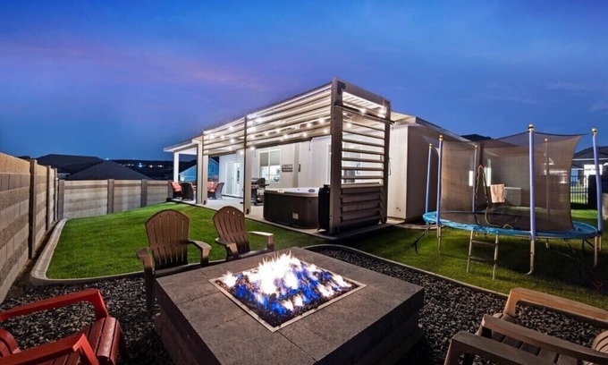 Tri-Cities House | New house! Hot Tub and fire-pit waiting for you.