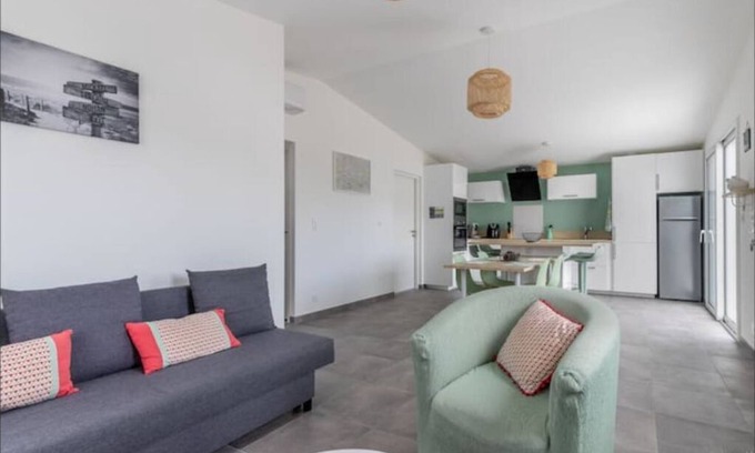 Barbatre House | new house located near the pine forest