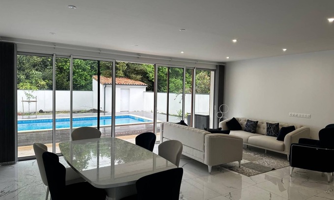 Bordeaux House | New house with swimming pool