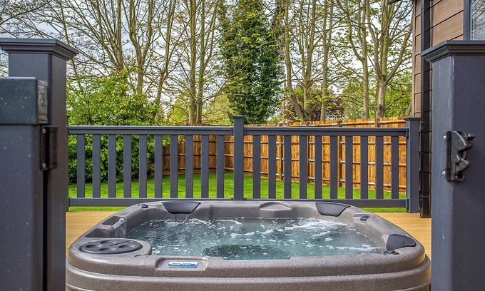 Hoddesdon Ski Chalet | New in 2019 Two bedroomed lodge.