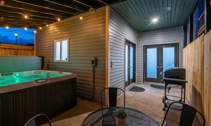 Clifton House | New! Kings on Restaurant Row! HotTub!Close to NuLu