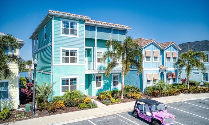 West Kissimmee Cottage | NEW La Vida Margarita 8BD Pool/Spa Cottage w/Water Views Margaritaville Resort