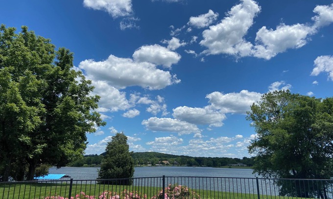 Hendersonville House | New Lake House 20 minutes to Downtown Nashville! Water slide, Movie theater ETC!