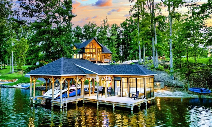 Bumpass House | NEW Lakefront Lake Anna, Pool, Boat Dock, Deck View