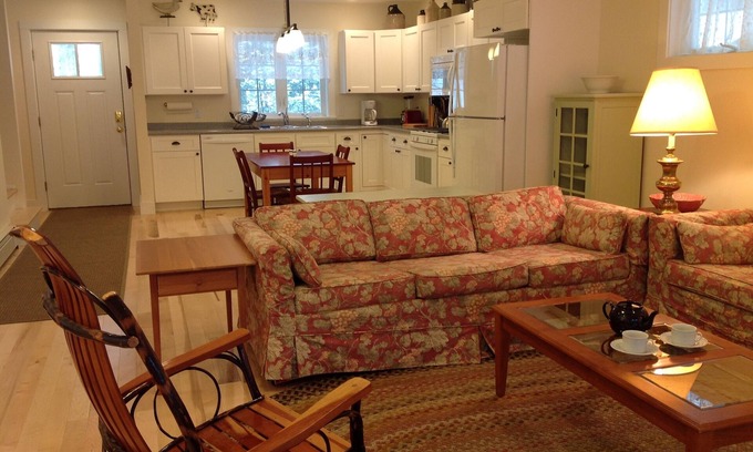 Plymouth Cottage | New Lakeside Cottage near Okemo and Killington