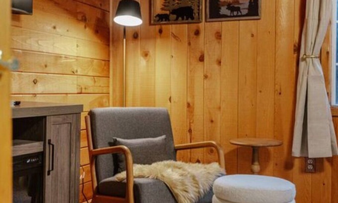 Shingletown House | New Lassen Red Barn – Hot Tub, Arcade, & So Cozy!